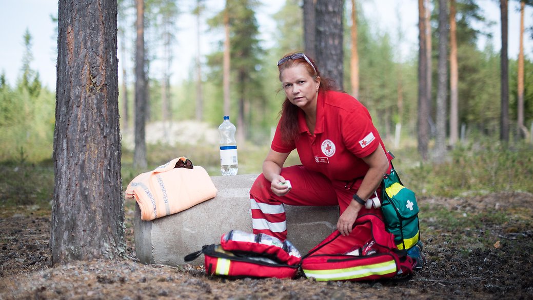 Röda Korset har 26 000 volontärer i landet. Sanne Svedberg hjälpte till med första hjälpen under skogsbränderna kring Ljusdal sommaren 2018. 