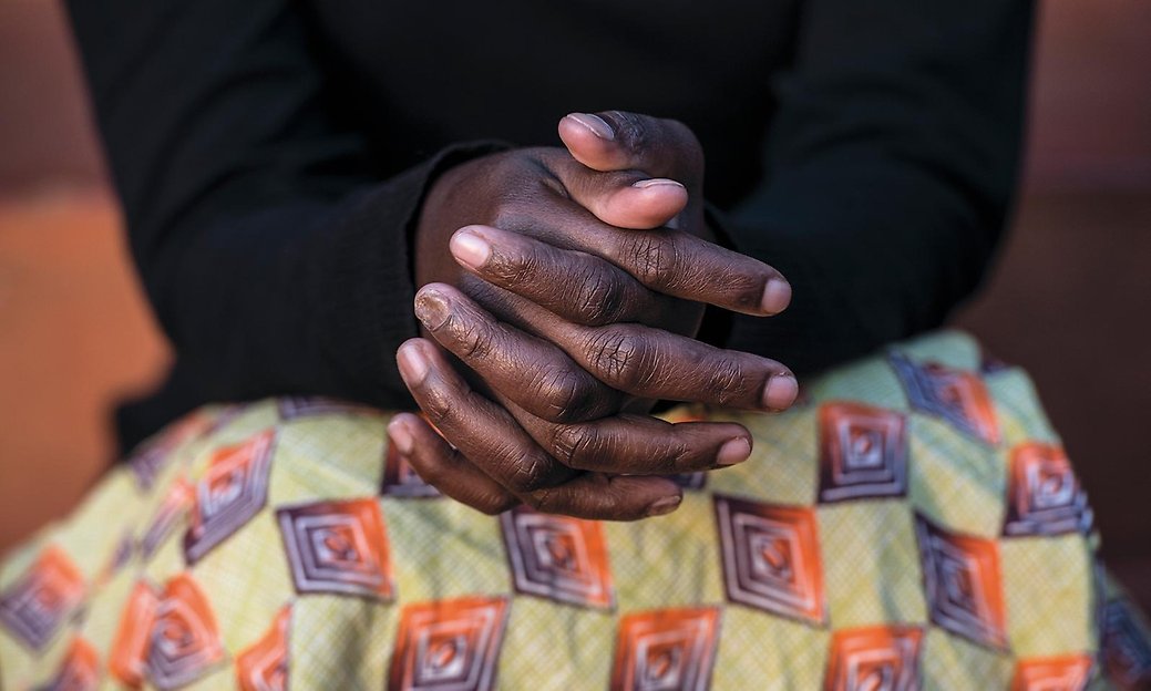 Sjuttonåriga Ann skulle könsstympas och giftas bort, men räddades och togs till ett skyddsboende för flickor i Kenya. 