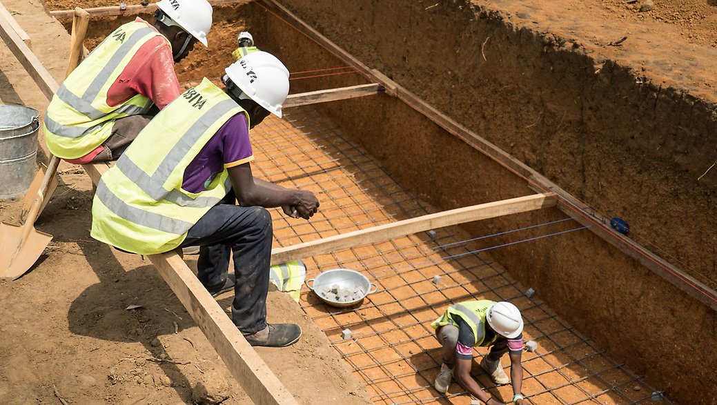 Byggarbetare i Sierra Leone 